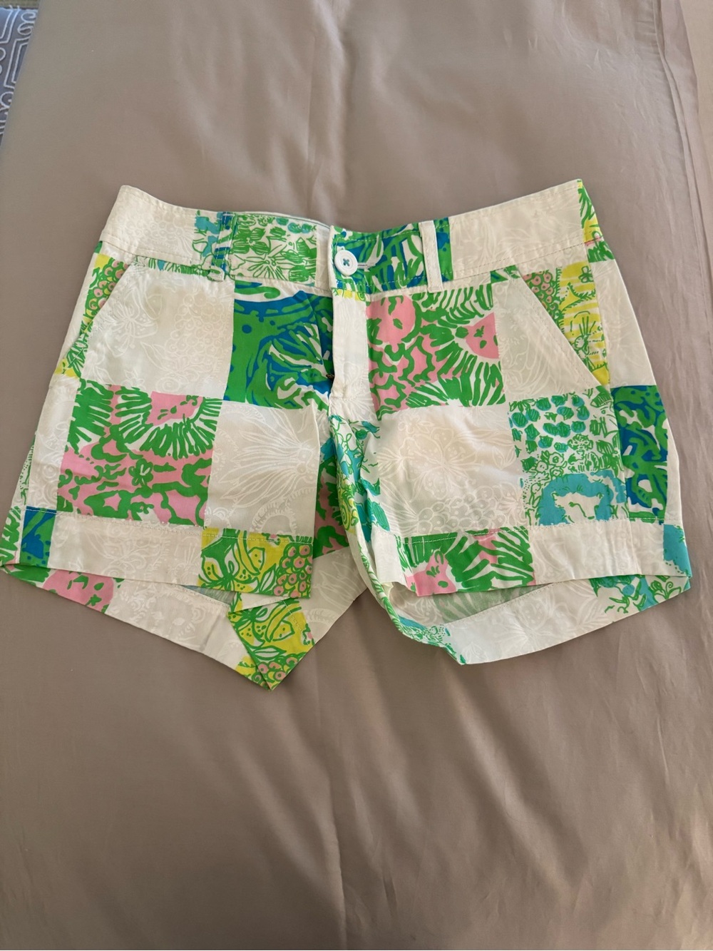 Lilly Pulitzer Patchwork Floral Print Shorts in White, Green, Pink, Blue, size 2